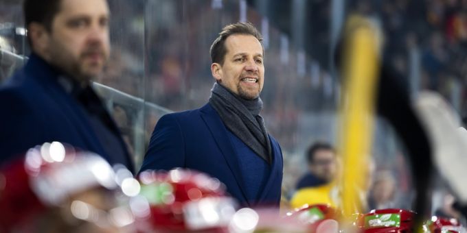 Biels Cheftrainer Antti Törmänen während dem 1. Spiel der Halbfinalserie gegen die ZSC Lions. (Biel ZSC Lions) National League Biel ZSC