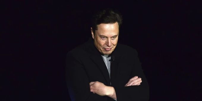 Elon Musk warnt vor den Gefahren Künstlicher Intelligenz (KI), ist aber selbst in dem Bereich aktiv. ki
