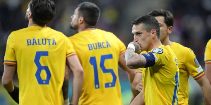 Torschütze Nicolae Stanciu jubelt. em-quali