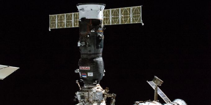 Der Raumfrachter Progress MS-21 kurz nach dem Andocken an die ISS im Oktober 2022. Der Raumfrachter Progress MS-21 kurz nach dem Andocken an die ISS im Oktober 2022.