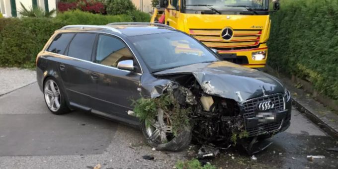 Beim Selbstunfall wurde niemand verletzt. Selbstunfall