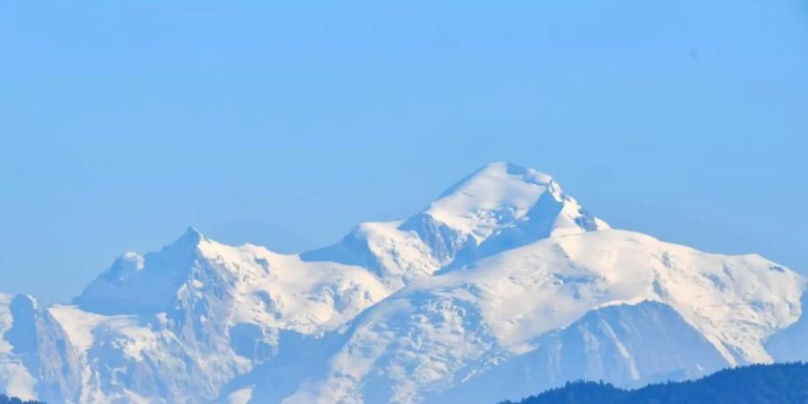 Auf der italienischen Seite des Mont Blanc drohen wegen Erwärmung Teile eines Gletschers einzustürzen. Foto: Soeren Stache