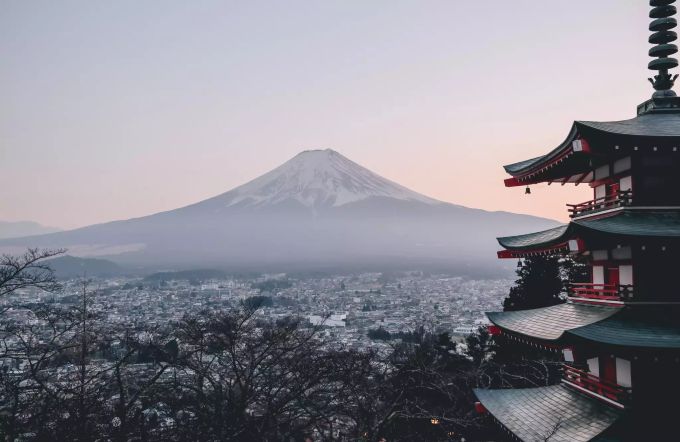 Der Fuji ist ein Vulkan und höchster Berg Japans. Der Fuji in Japan