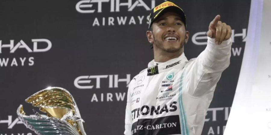 Lewis Hamilton schliesst einen Wechsel zu Ferrari zumindest nicht aus. Foto: Hassan Ammar/AP/dpa