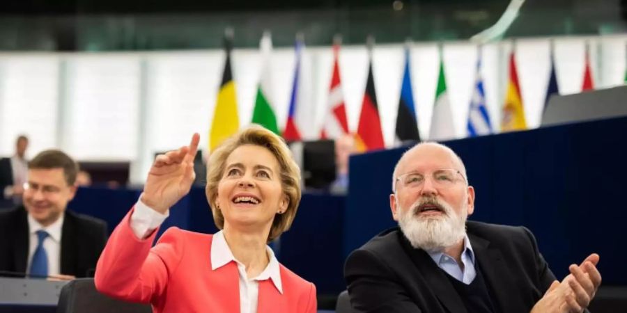 EU-Kommissionspräsidentin Ursula von der Leyen und Vize Frans Timmermans im Europäischen Parlament in Strassburg. Foto: Philipp von Ditfurth/dpa