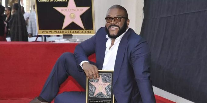 Tyler Perry strahlt auf dem Hollywood Walk of Fame. Foto: Richard Shotwell/Invision/AP/dpa tyler perry
