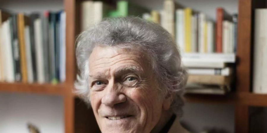 Der Tessiner Lyriker Alberto Nessi kennt auch nachdenkliche Töne, ein stilles Innehalten vor der Natur, vor der Vergänglichkeit. Christoph Ferber hat Nessis Band «Foglie e folaghe» («Blätter und Blässhühner») auf Deutsch übersetzt.
