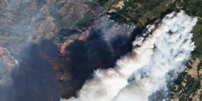 Ein Satellitenbild zeigt das Ausmass der Waldbrände in Sonoma County in Nordkalifornien. Waldbrände Kincade feuer