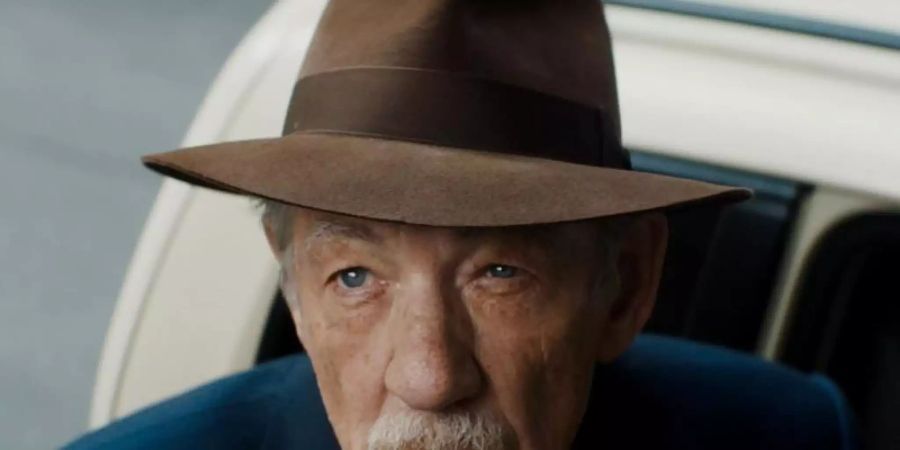 Ian McKellen spielt den eiskalten Hochstapler Roy Courtnay, der regelmässig gutgläubige Menschen um ihre Ersparnisse erleichtert. Foto: Warner Bros. Entertainment/dpa