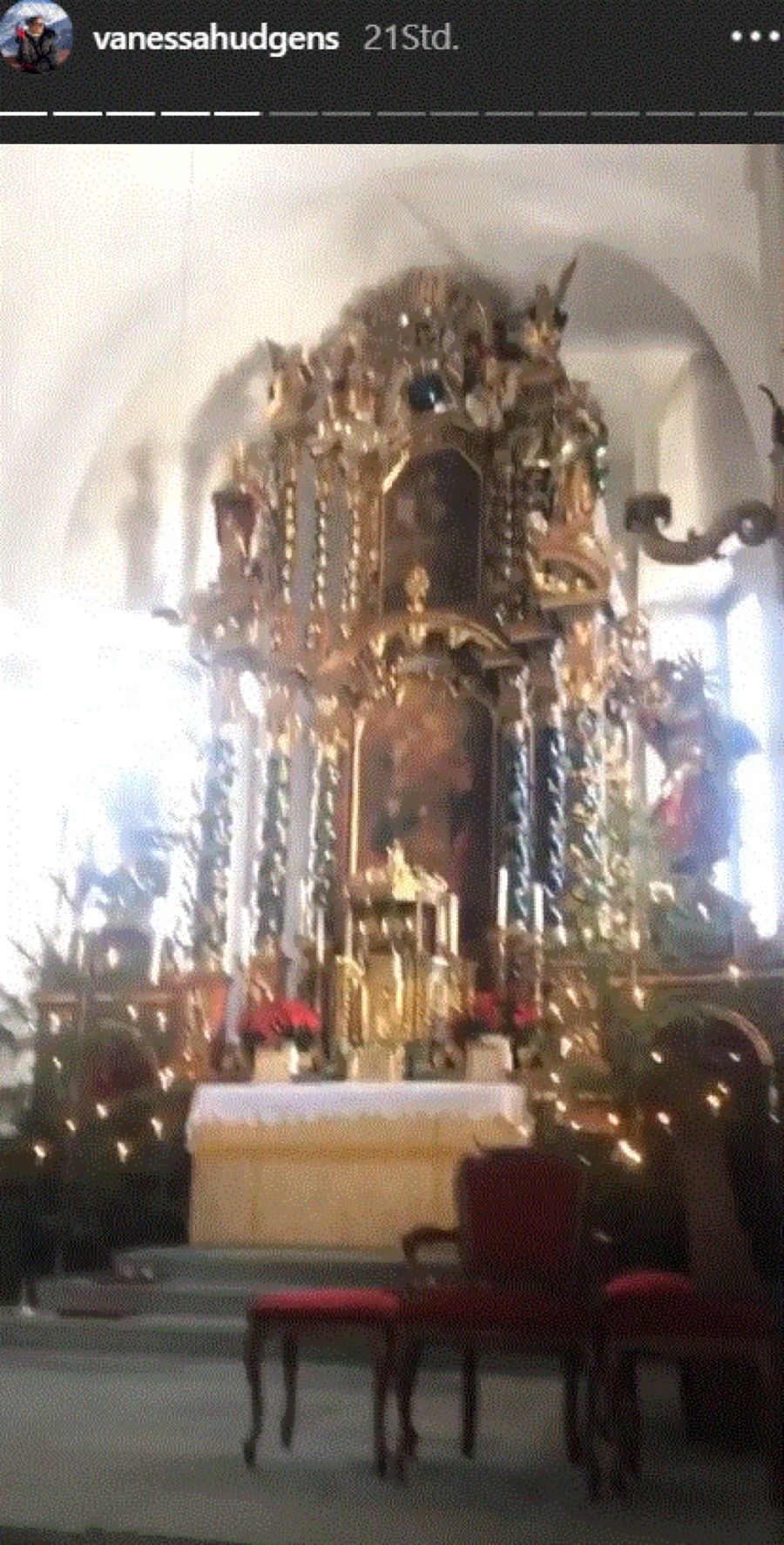 Das Duo ging in Vals auch auf Sightseeing. Unter anderem besuchten sie eine Kirche.