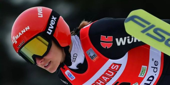 Skispringerin Katharina Althaus darf nicht bei der Vierschanzentournee starten. Foto: Hendrik Schmidt/zb/dpa Skispringerin Katharina Althaus darf nicht bei der Vierschanzentournee starten. Foto: Hendrik Schmidt/zb/dpa