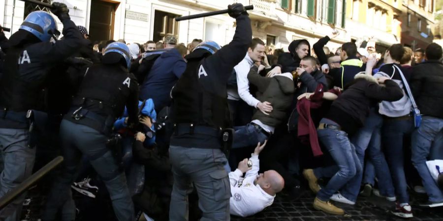 Feyenoord Rotterdam Hooligans Rom