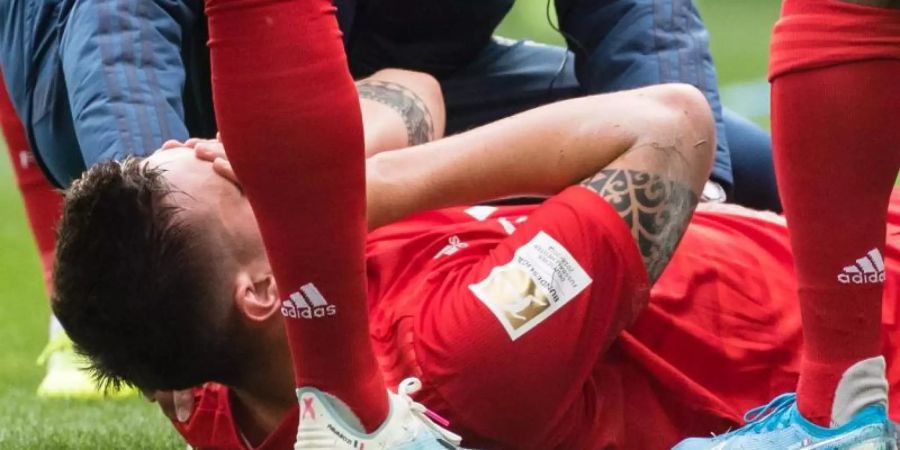 Niklas Süle musste verletzt ausgewechselt werden. Foto: Matthias Balk/dpa