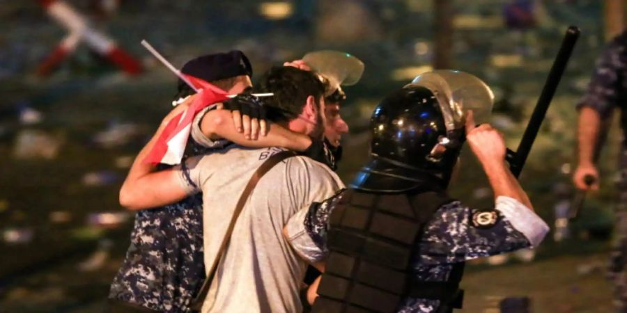 Einsatzkräfte nahmen 70 Demonstranten fest