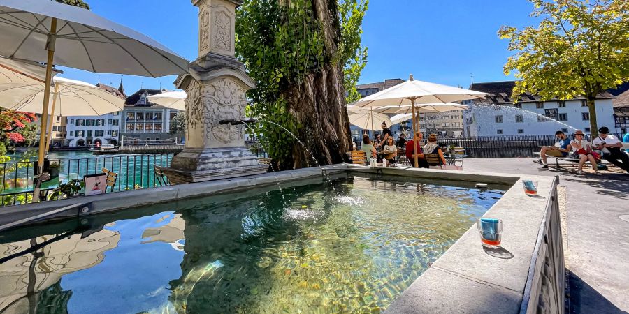 Der Neptunbrunnen beim Mühlenplatz in der Stadt Luzern.