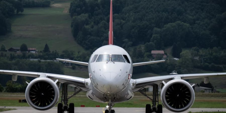 Air Astana Flugzeug Rollfeld