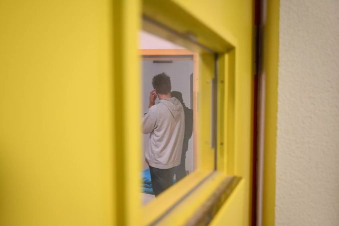 Der 36-jährige Mann liess sich selber einliefern, weil er Stimmen hörte. (Symbolbild) geschlossene Psychiatrie