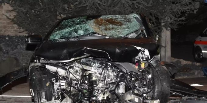 Im März 2017 wurde eine 25-jährige Autofahrerin bei einem Raserunfall so schwer verletzt, dass sie noch auf der Unfallstelle verstarb. Eine 27-jährige Schweizerin steht ab Donnerstag wegen fahrlässiger Tötung vor Gericht. Im März 2017 wurde eine 25-jährige Autofahrerin bei einem Raserunfall so schwer verletzt, dass sie noch auf der Unfallstelle verstarb. Eine 27-jährige Schweizerin steht ab Donnerstag wegen fahrlässiger Tötung vor Gericht.