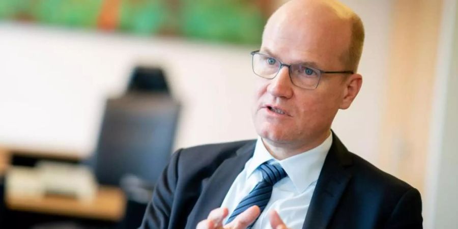 Unionsfraktionschef Ralph Brinkhaus (CDU) pocht auf ein Mitspracherecht der Bundestagsfraktion bei der Nachfolge für Annegret Kramp-Karrenbauer. Foto: Kay Nietfeld/dpa
