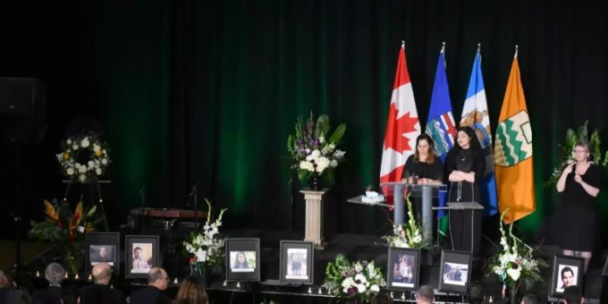Trauerfeier im kanadischen Edmonton für die Absturz-Opfer Trauerfeier im kanadischen Edmonton für die Absturz-Opfer