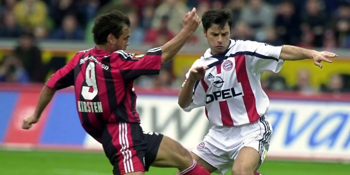 Ciriaco Sforza im Duell mit Leverkusens Ulf Kirsten. Ciriaco Sforza