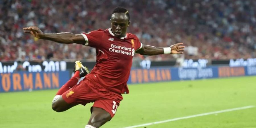 Nur noch zwei Siege fehlen dem FC Liverpool zur Meisterschaft: Sadio Mané für die Reds am Ball. Foto: Andreas Gebert/dpa