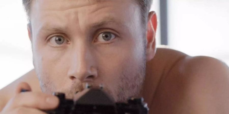 Max Riemelt als pädosexueller Architekt Markus in einer Szene des Films "Kopfplatzen". Foto: Salzgeber/dpa
