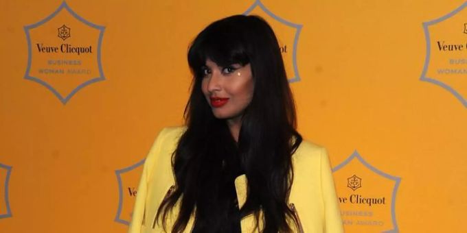 Jameela Jamil blickt in die Kamera. (Archivbild) jameela jamil
