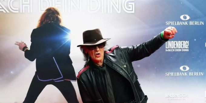 Im Schleudergang: Udo Lindenberg bei der Premiere des Kinofilms "Lindenberg! Mach dein Ding!". Foto: Christian Charisius/dpa Im Schleudergang: Udo Lindenberg bei der Premiere des Kinofilms "Lindenberg! Mach dein Ding!". Foto: Christian Charisius/dpa