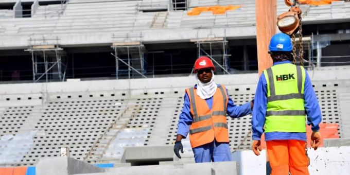 Ausländische Arbeiter auf Stadion-Baustelle in Katar Ausländische Arbeiter auf Stadion-Baustelle in Katar