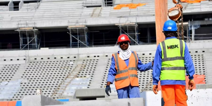 Ausländische Arbeiter auf Stadion-Baustelle in Katar