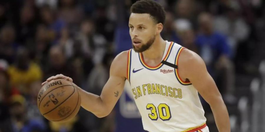 Stephen Curry erzielte bei seinem Comeback 23 Punkte für die Golden State Warriors. Foto: Jeff Chiu/AP/dpa