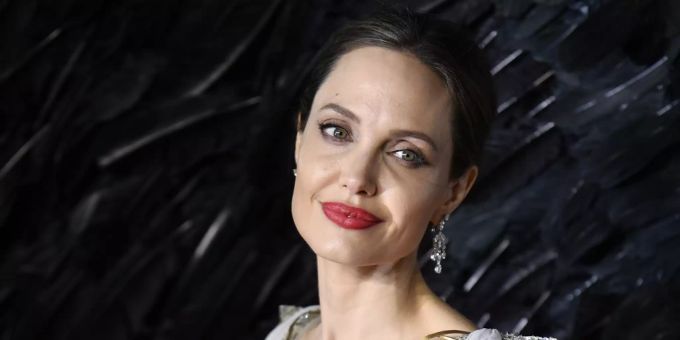 Angelina Jolie In Sorge Gleich Zwei Ihrer Töchter Operiert