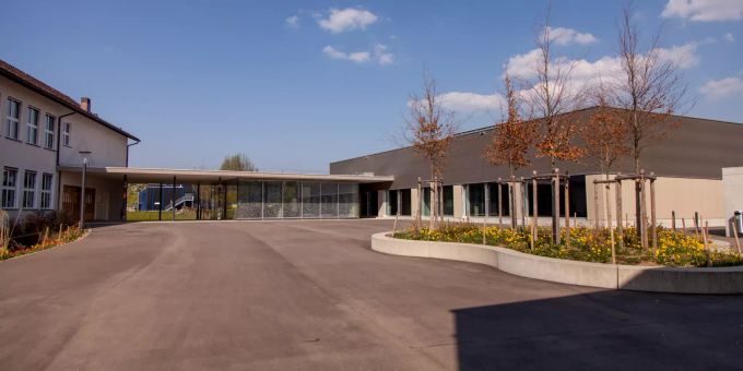 Die Schule Feld in Kloten. schule kloten