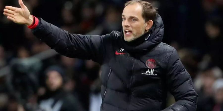 Thomas Tuchel trifft mit Paris Saint-Germain in der Champions League auf den BVB. Foto: Thibault Camus/AP/dpa