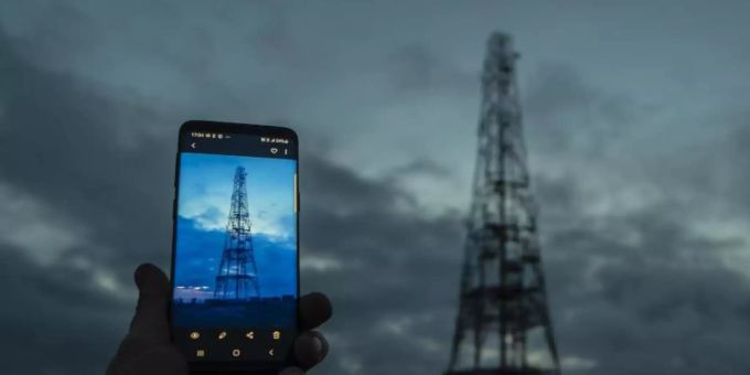 Die Bundesregierung erwägt laut einem Medienbericht drakonische Strafen bei missbräuchlicher Nutzung der 5G-Infrastruktur. Foto: Danny Lawson/PA Wire/dpa Die Bundesregierung erwägt laut einem Medienbericht drakonische Strafen bei missbräuchlicher Nutzung der 5G-Infrastruktur. Foto: Danny Lawson/PA Wire/dpa