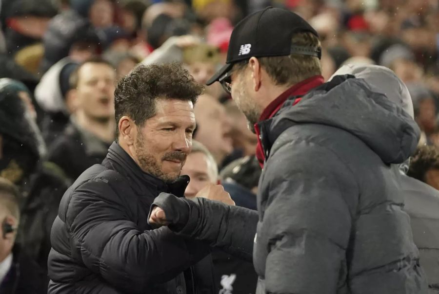 Das Spiel ist auch ein Aufeinandertreffen zweier Star-Trainer: Diego Simeone (l.) und Jürgen Klopp (r.).