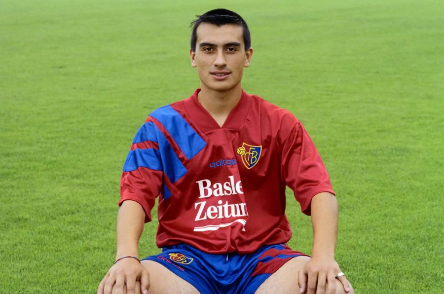 Hakan Yakin startet seine Karriere 1994 bei Concordia Basel. Nur ein Jahr später erfolgt der Wechsel zum grossen FC Basel.