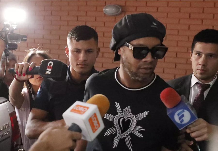 Ronaldinho wurde wegen gefälschter Papiere in Paraguay verhaftet.