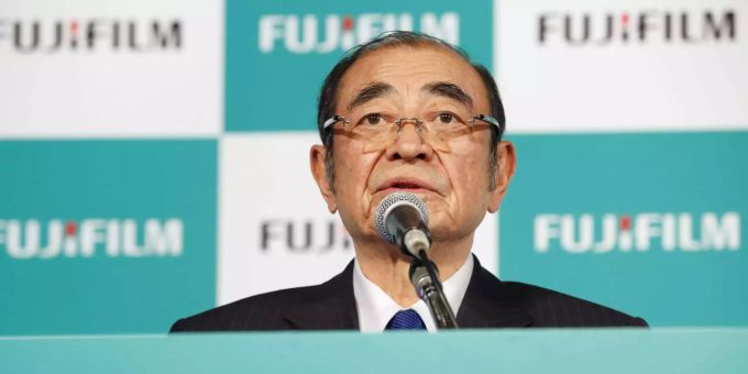 Shigetaka Komori, Vorsitzender von Fujifilm, spricht auf einer Pressekonferenz. Shigetaka Komori, Vorsitzender von Fujifilm, spricht auf einer Pressekonferenz.