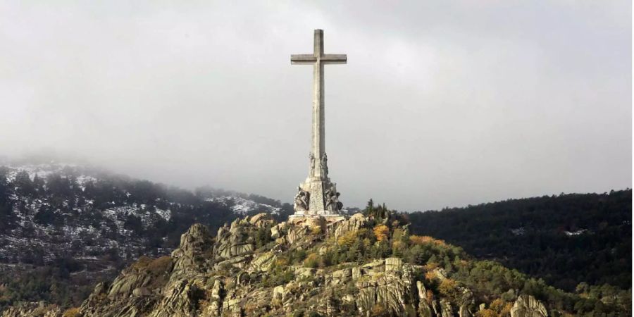 Der Hügel mit der Grabstätte im Valle de los Caídos, in welcher der ehemalige spanische Diktator Francisco Franco liegt.