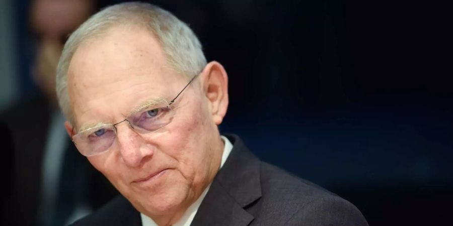 Wolfgang Schäuble, Präsident des Deutschen Bundestages, kommt zu Sitzung eines Untersuchungsausschusses.