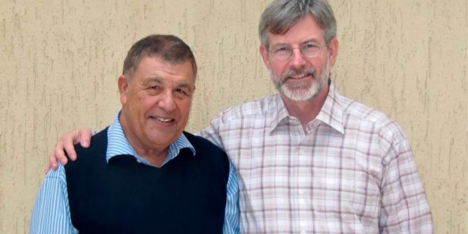 Die beiden Schweizer Max Göldi (r.) und Rachid Hamdani am Mittwoch, 9. Dezember 2009 in der Schweizer Botschaft in Tripolis, Libyen. Die beiden Schweizer Max Göldi (r.) und Rachid Hamdani am Mittwoch, 9. Dezember 2009 in der Schweizer Botschaft in Tripolis, Libyen.