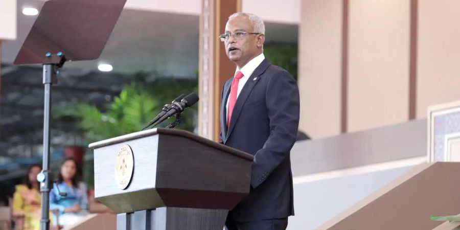 Ibrahim Mohamed Solih, neuer Präsident der Malediven, hält eine Rede nach der Ablegung des Amtseides.