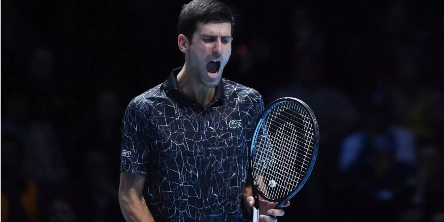 Novak Djokovic jubelt im Spiel gegen John Isner an den ATP Finals in London.