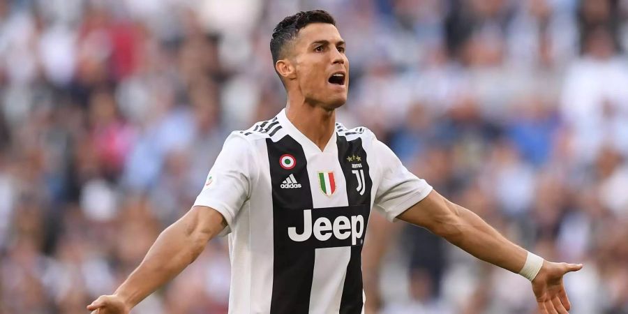 Cristiano Ronaldo von Juventus gestikuliert beim Spiel Juventus Turin gegen den SSC Neapel