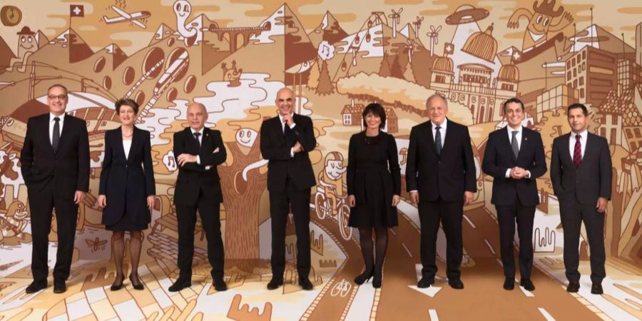 Das offizielle Bundesratsfoto 2018 mit Guy Parmelin, Simonetta Sommaruga, Ueli Maurer, Bundespräsident Alain Berset, Doris Leuthard, Johann Schneider-Ammann, Ignazio Cassis und Bundeskanzler Walter Thurnherr.