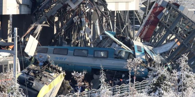 Bei dem Zugunglück in Ankara starben 9 Menschen. Gemäss dem auswärtigen Amt befindet sich auch ein Deutscher unter den Opfern. Bei dem Zugunglück in Ankara starben 9 Menschen.