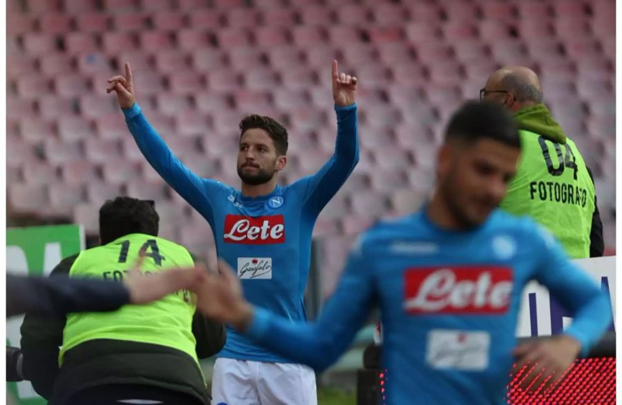 Was für eine Moral: Napoli gerät gegen Bologna zuhause bereits nach 24 Sekunden in Rückstand – doch die Italiener liessen sich dadurch nicht in die Irre leiten und drehten das Spiel. Dries Mertens sorgte mit zwei Treffern für den Endstand. Napoli kann mit diesen drei Punkten den Abstand auf Serienmeister Juventus Turin weiter bei einem knappen Punkt belassen.