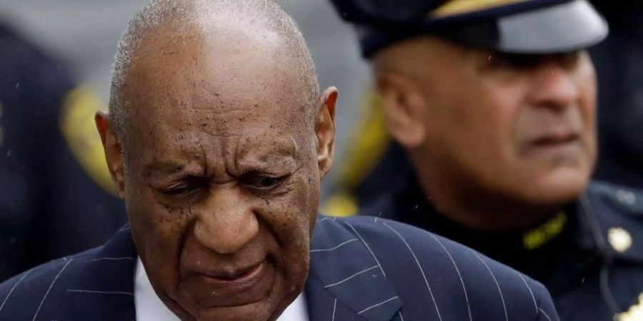 Bill Cosby muss sich wegen sexueller Nötigung vor Gericht verantworten.